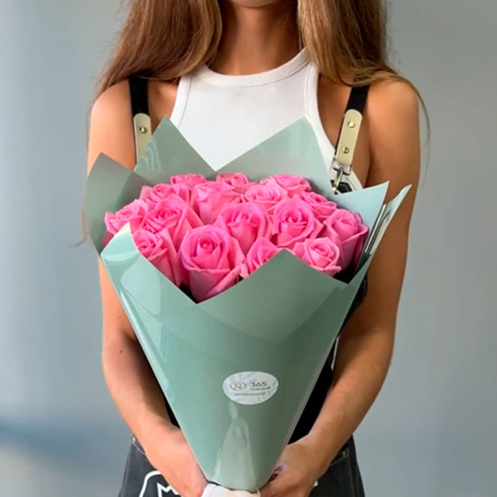 Букет из 15 розовой розы 50 см